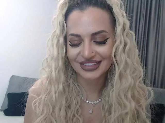 Freechat lovelyblondyx on BongaCams