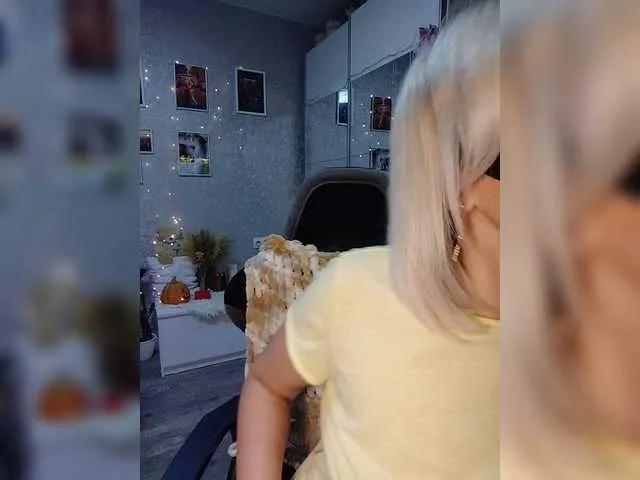 Offline LOVEMENOW23 on BongaCams