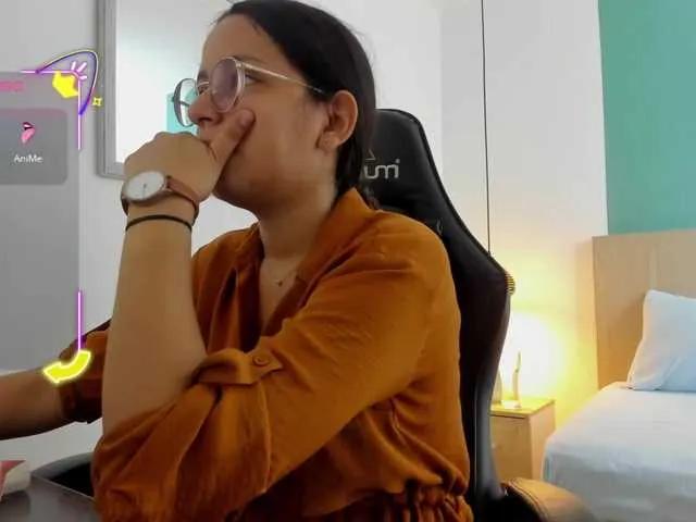 Offline lucy-blue28 on BongaCams