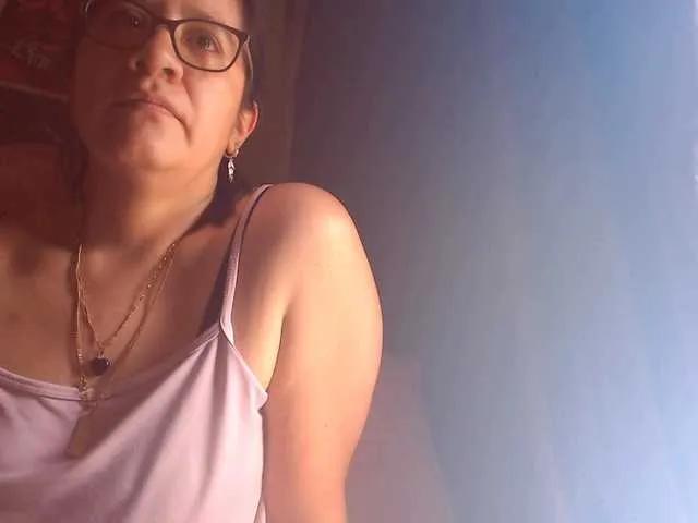 Offline lucyLUxxx on BongaCams