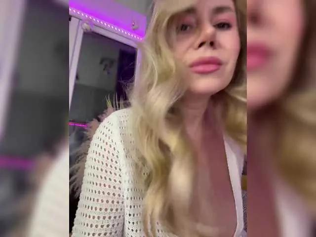 Offline Lunesa on BongaCams