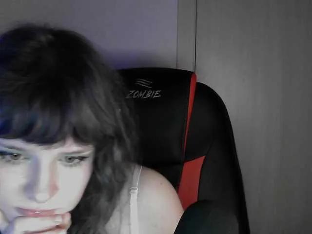 Offline Lunette on BongaCams