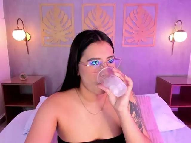 Offline majo-rose on BongaCams