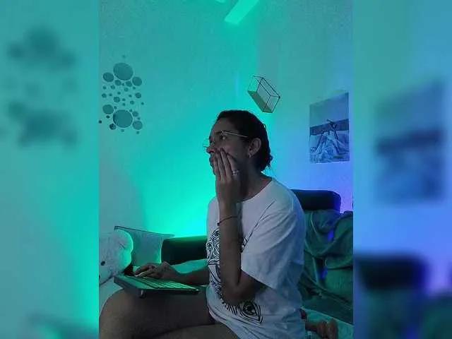 Offline maky-davis on BongaCams