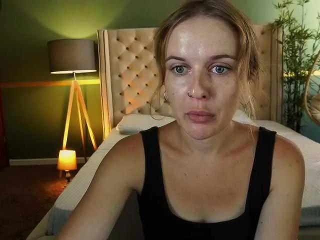 Offline MaribelRiver on BongaCams