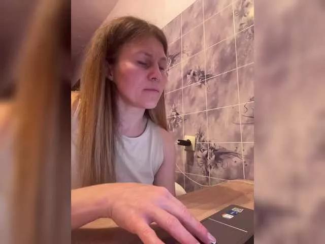 Freechat MarinaFit on BongaCams