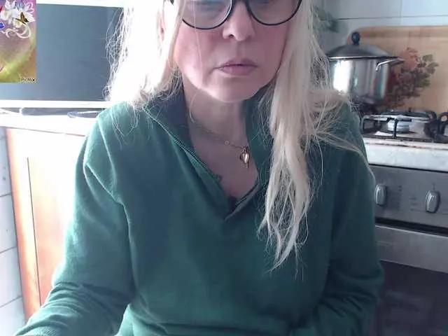 Offline martachatte19 on BongaCams