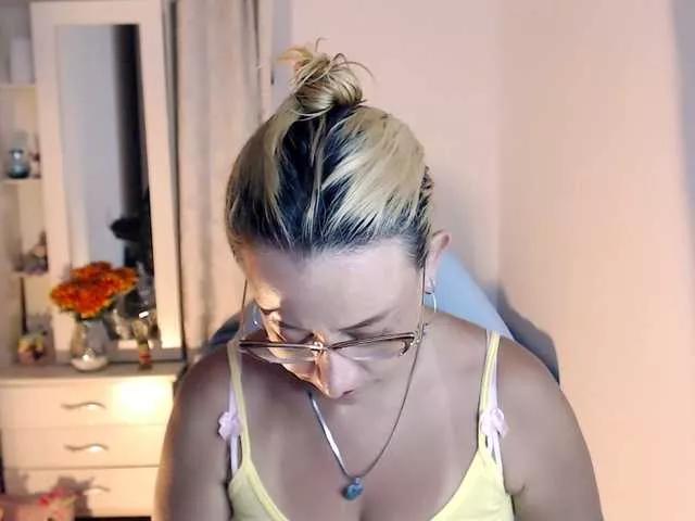 Offline maryline-w on BongaCams