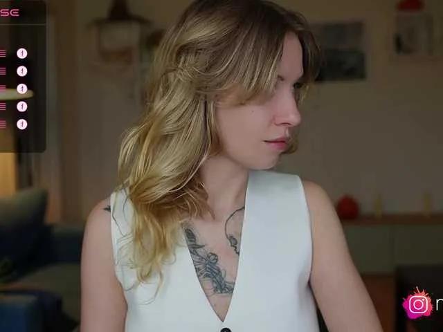 Freechat mel-collins on BongaCams