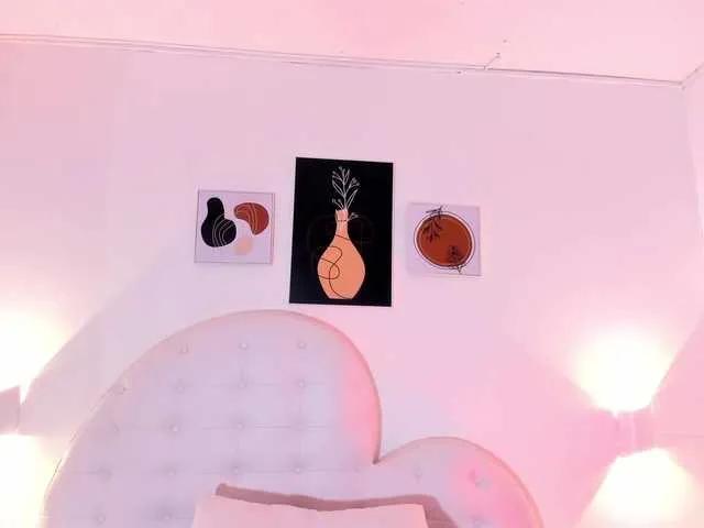 Offline mhia-paris on BongaCams