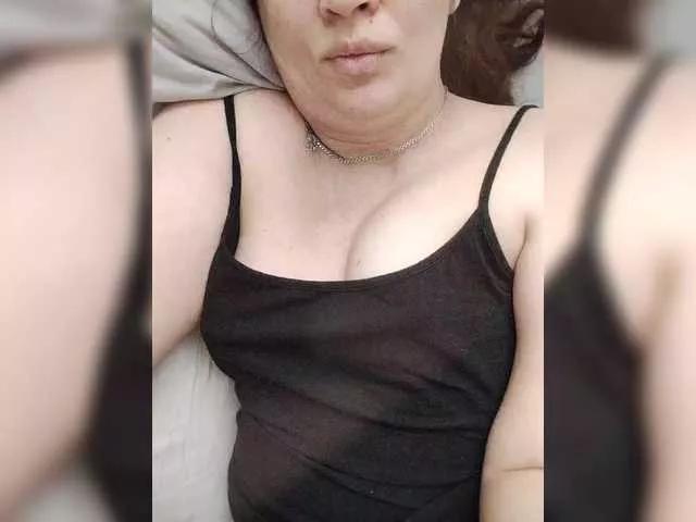 Offline Mia883 on BongaCams