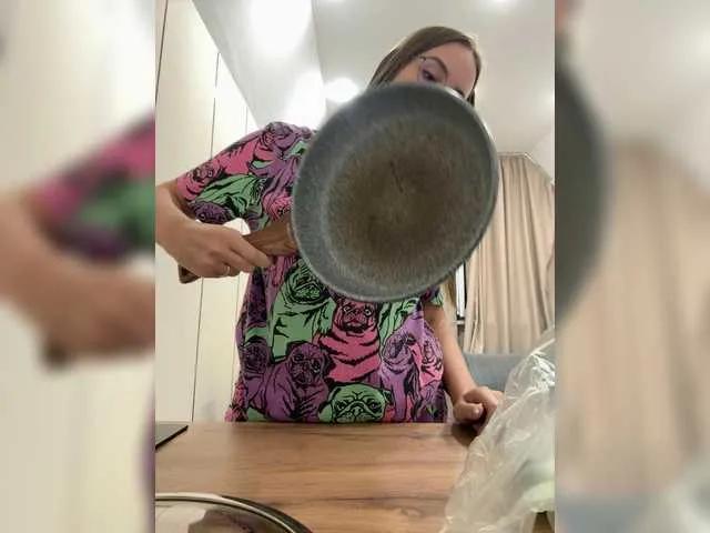 Freechat Milkaff- on BongaCams