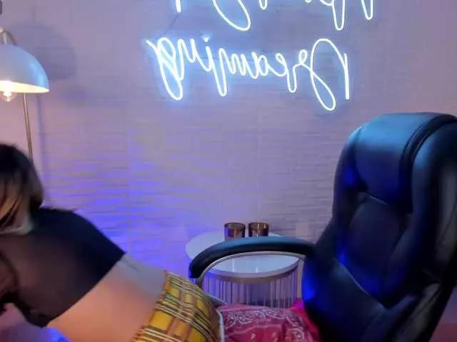 Offline MollySunders on BongaCams