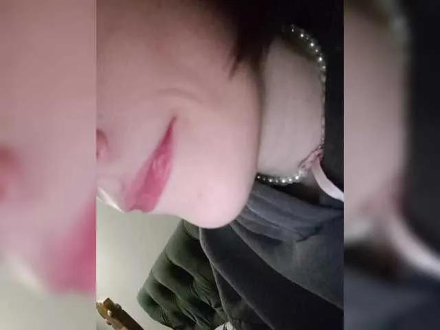 Offline Moonlitmiragea on BongaCams