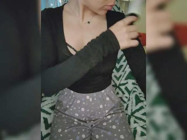 Offline MyLittlegi on BongaCams