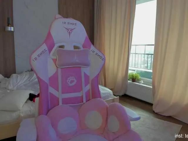 Freechat Naomimif on BongaCams