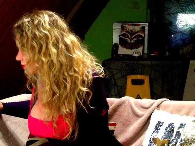 Offline NaughtyNatli on BongaCams