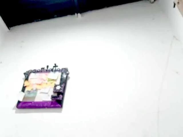 Offline PetiteIvoryqueens on BongaCams