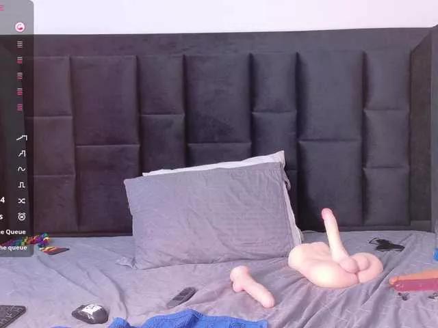 Offline petitelittleebony on BongaCams