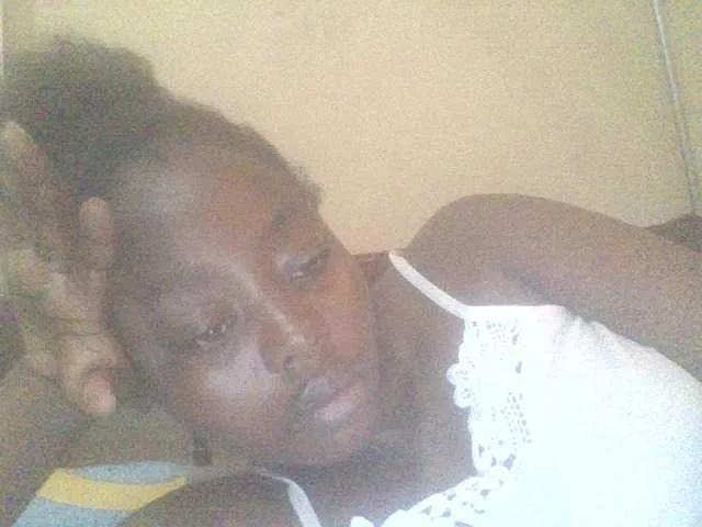 Freechat PrettyG on BongaCams