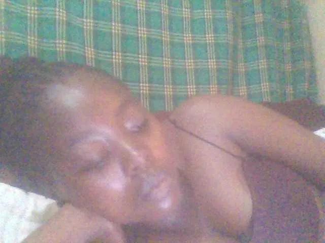 Freechat PrettyG on BongaCams