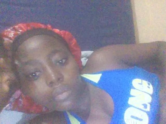 Freechat PrettyG on BongaCams