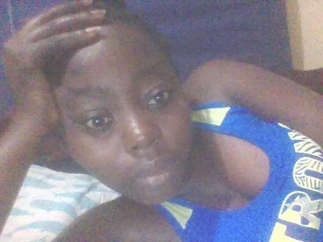 Freechat PrettyG on BongaCams