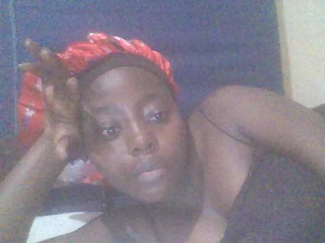 Freechat PrettyG on BongaCams