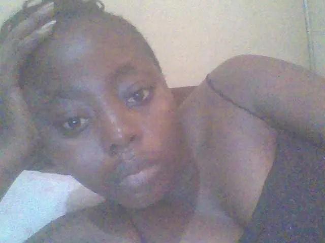 Freechat PrettyG on BongaCams