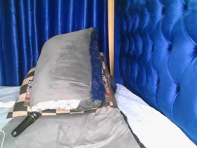 Offline Queenshaz1 on BongaCams