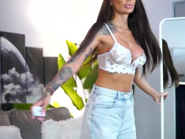 Freechat RaquelleVon on BongaCams