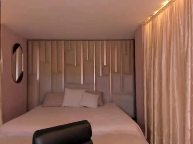 Offline RossieRhoades on BongaCams