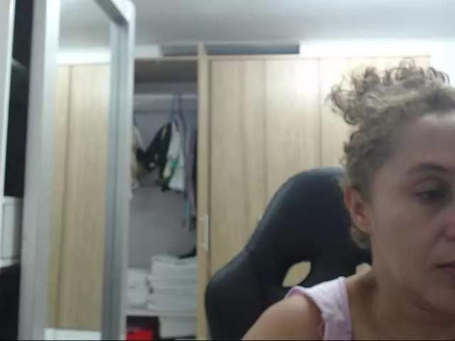 Offline RoxanaMilf on BongaCams