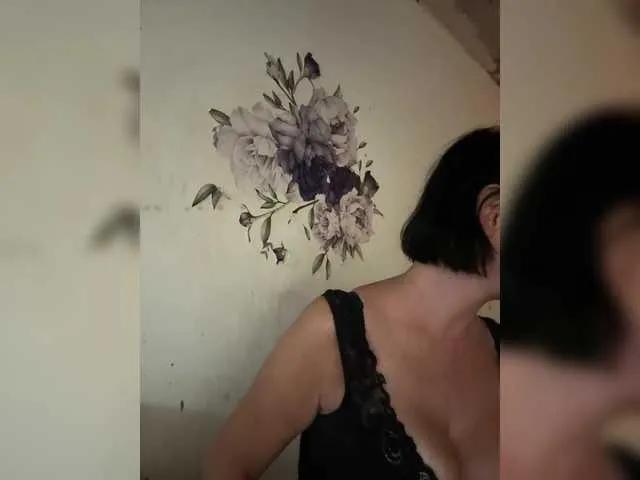 Offline RoyalBreasts on BongaCams