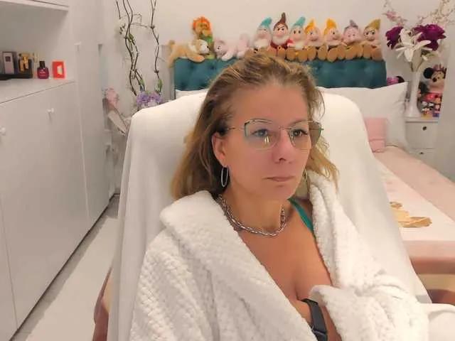 Offline SalomeJade on BongaCams