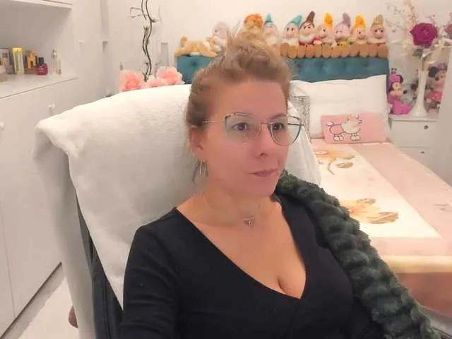 Offline SalomeJade on BongaCams