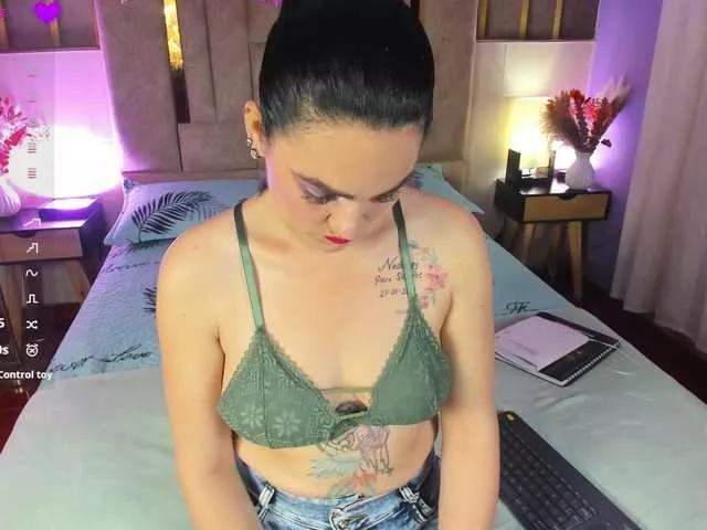 Freechat scarlethit on BongaCams