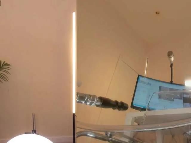 Freechat SexyBlondeDoll on BongaCams