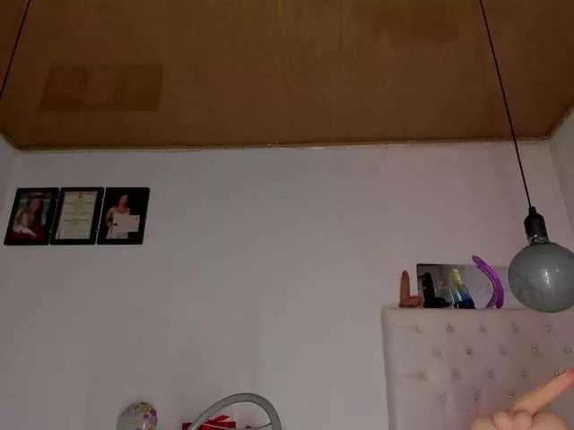 Offline Shannon-kane on BongaCams