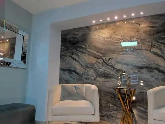 SophieBarnett — A smile.
Big dicks and big tips.