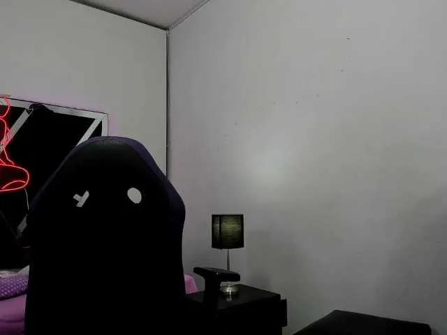 Offline sophya-bella on BongaCams