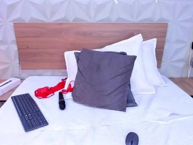 StaceyWhite — I love to know the fantasies of my users and try to make them come true, I love to feel the vibrations of my toy