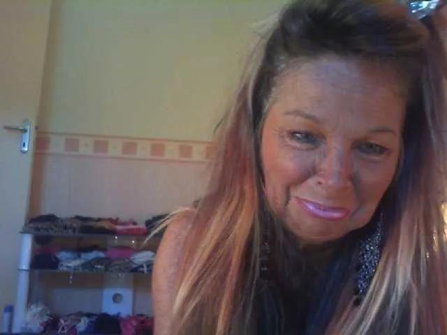 Offline STEFANIA44 on BongaCams