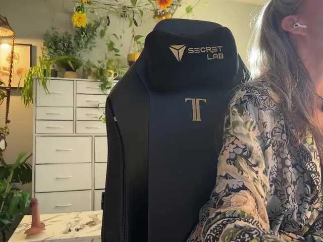 Offline sunnie-dayz on BongaCams