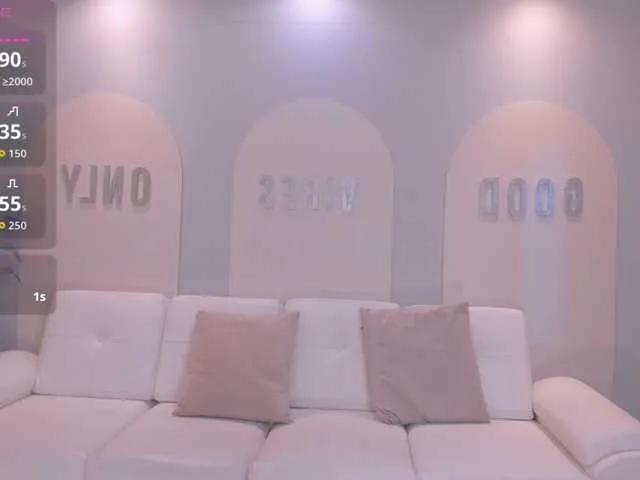 Freechat ToriCross on BongaCams