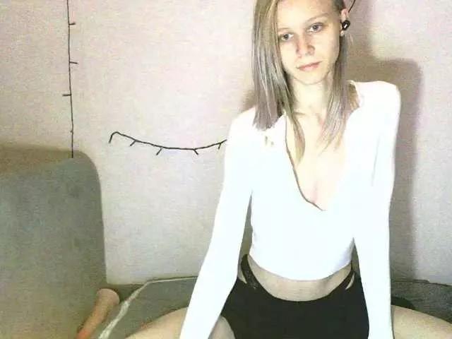 Offline White-snow on BongaCams