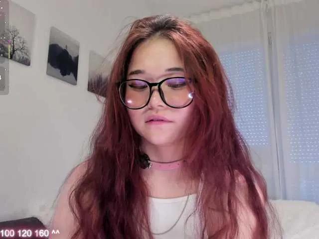 Freechat yourelizzi on BongaCams