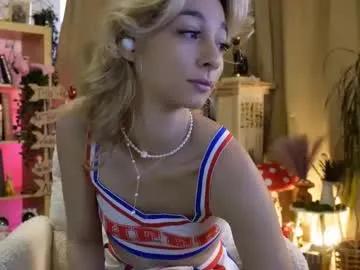 Freechat alieness on Chaturbate