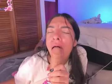 Freechat aylinnzambrano_ on Chaturbate