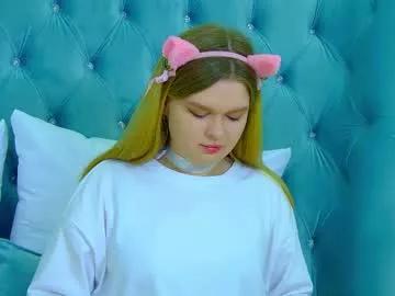 Freechat crystallyons on Chaturbate